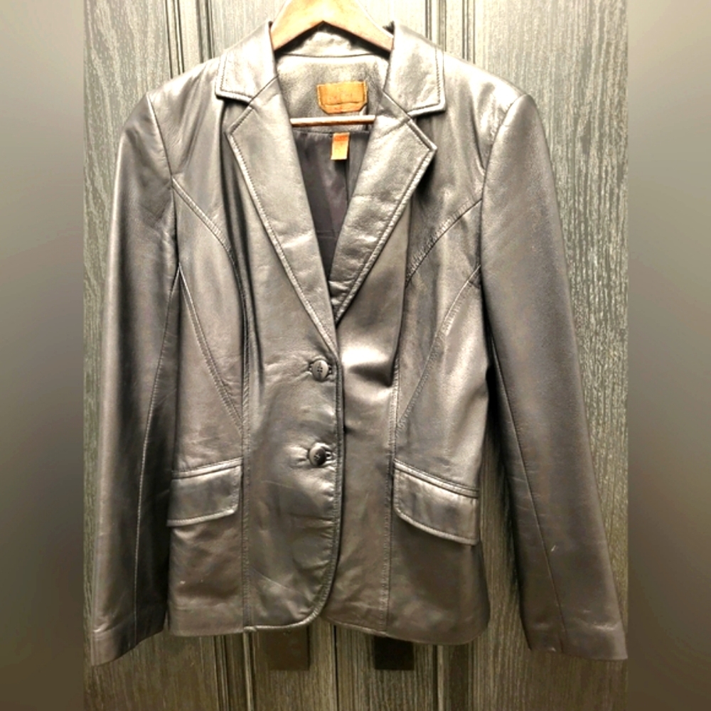 Vintage 90's, Y2k, Genuine Danier Leather Blazer/Jacket Size Small. Worn once